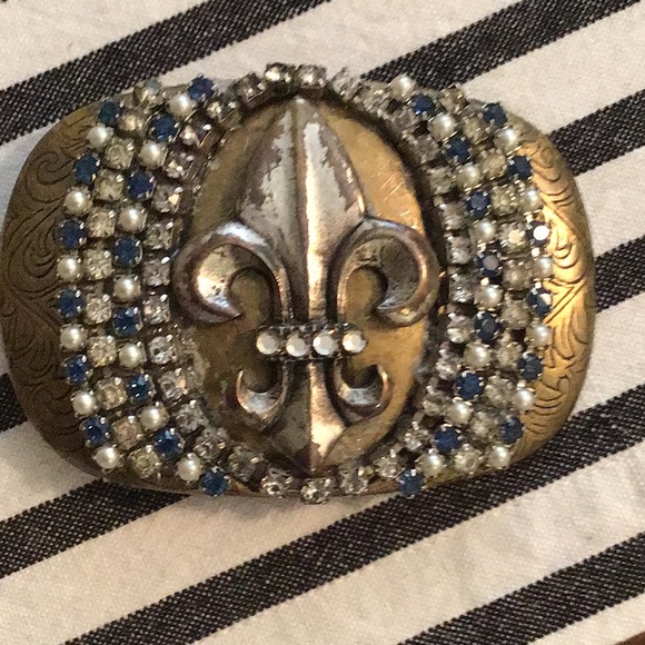 Rhinestone and pearl Buckle